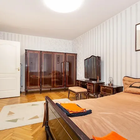 Апартаменты 3 Apartmend 90m2 Parking For One Car Fifth Floor And The Building Does Not Have An Elevator *