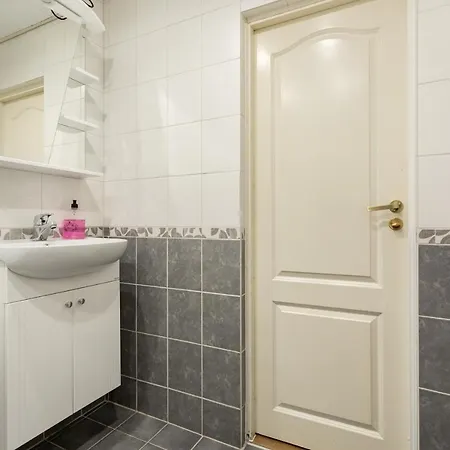 3 Apartmend 90m2 Parking For One Car Fifth Floor And The Building Does Not Have An Elevator Apartment