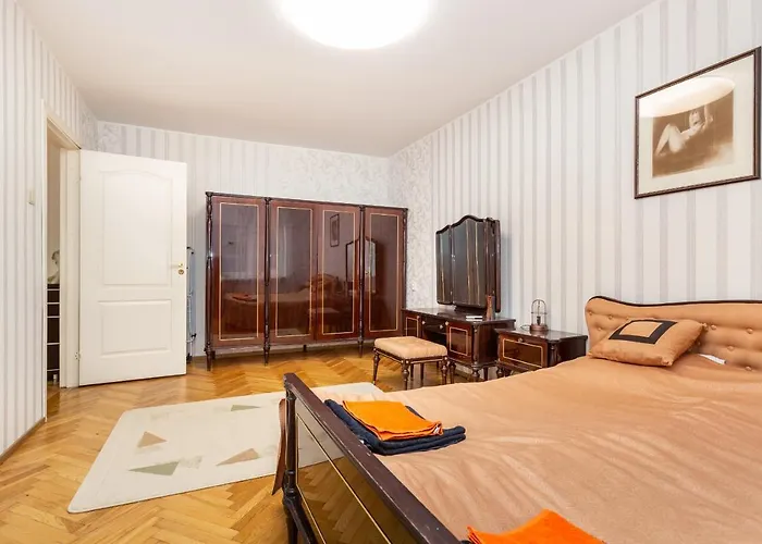 Apartament 3 Apartmend 90m2 Parking For One Car Fifth Floor And The Building Does Not Have An Elevator *