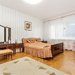 Apartment 3 Apartmend 90m2 Parking For One Car Fifth Floor And The Building Does Not Have An Elevator *